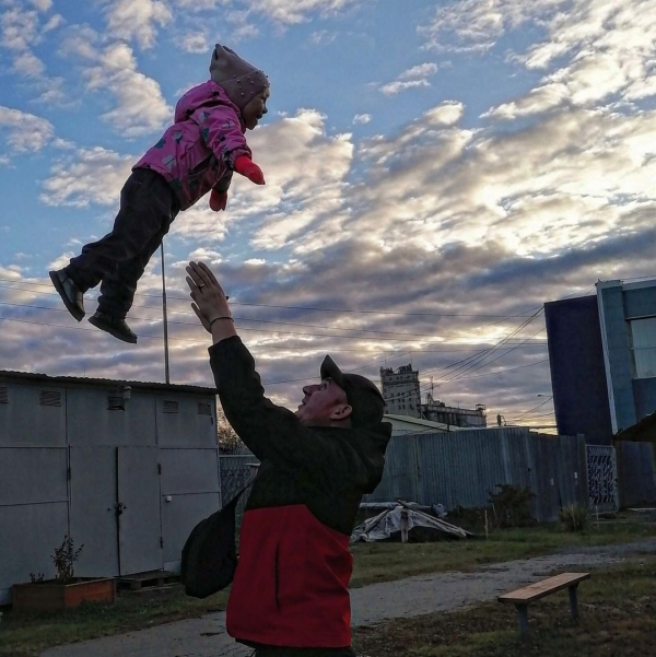 Содержание фоторяда семьи Хоменко для участия в городском конкурсе «Маленькие помощники»  в номинации «Вместе с папой»